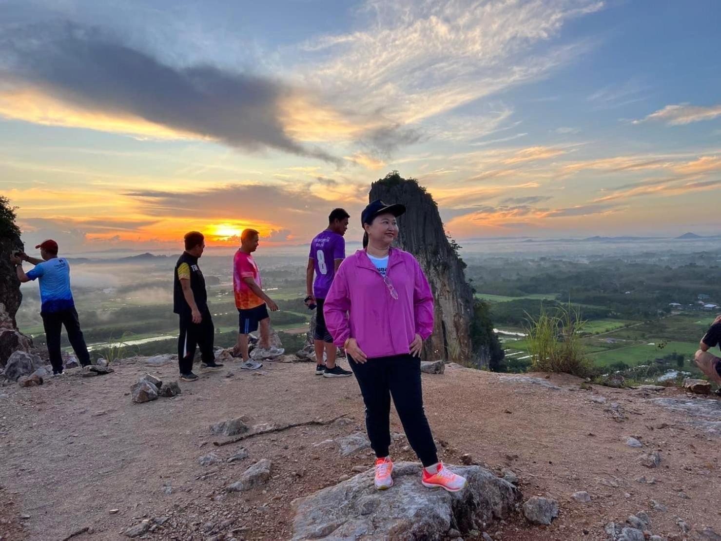 โฮมสเตย์บ้านนายสิงโตเขาคูหา Ban Khu Ha Nai ภายนอก รูปภาพ