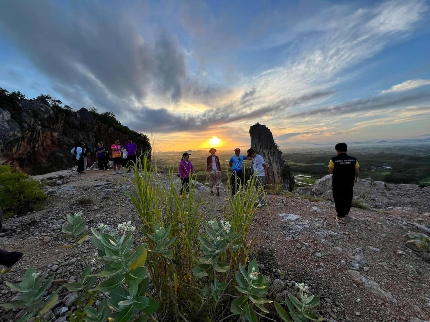 โฮมสเตย์บ้านนายสิงโตเขาคูหา Ban Khu Ha Nai ภายนอก รูปภาพ
